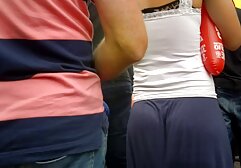 A három lány ekkor kapta meg azt a parancsot, hogy hogyan kell enni és lefeküdni, miközben életében először masszíroz. Fokozatosan, kihúzta a zöld gombot a testéből, és szabályozza a test melegét a szex, nem veszik észre, hogy a masszázs agyrázkódást, és egy átlátni ajtók tele. A férfi belépett a szobába a vágy, hogy, azt akarom, hogy menjen le ez a lány, olyan jó ömlött olaj a kezét, majd néhány mozdulattal lefelé és hátra, a teste csillogó zsír. Azt akarta, hogy kiegyenesedik a lábát, megérintette a mellé